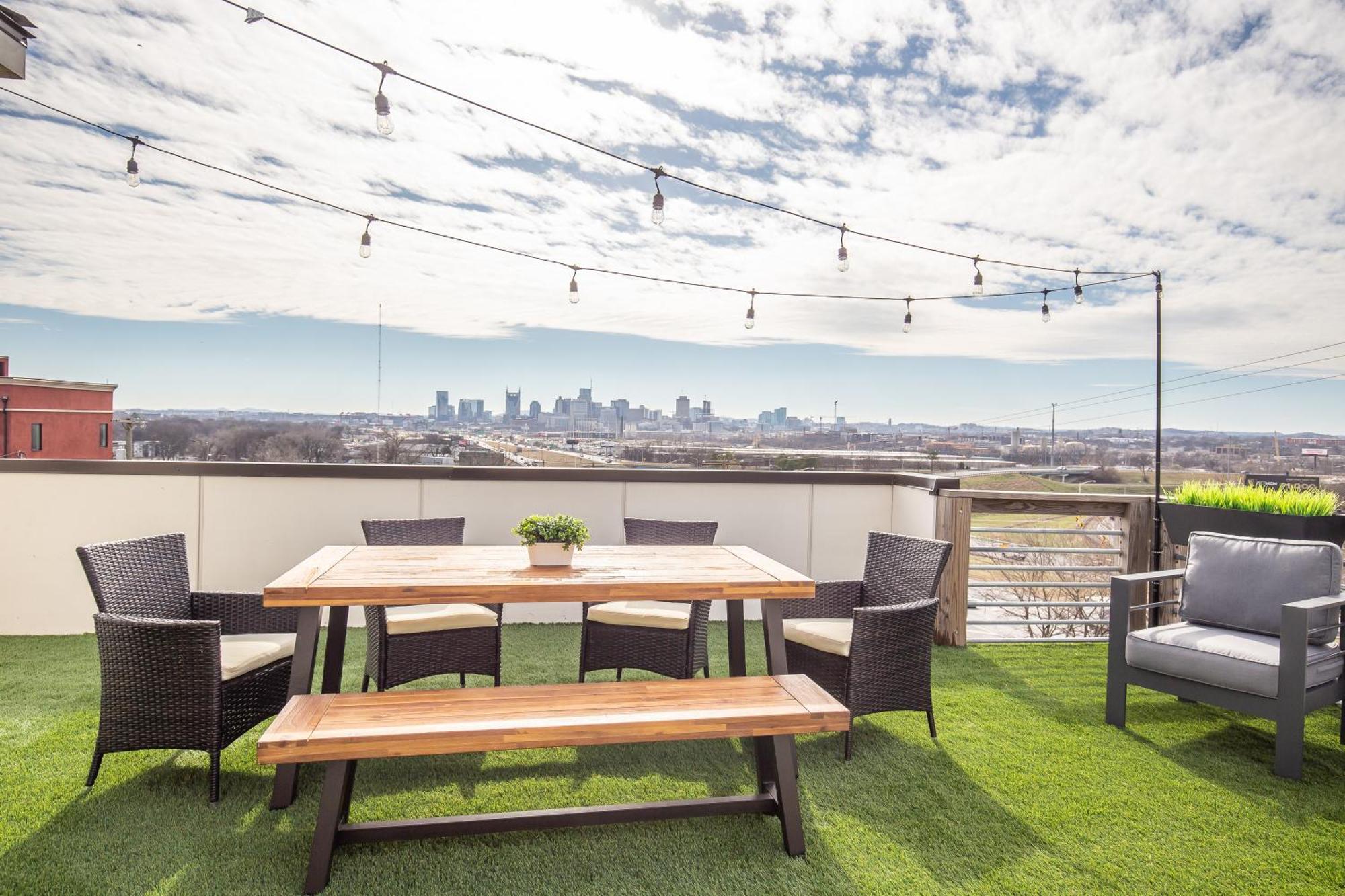 Whiskey House With Rooftop Golf, City Views! 8Min To Downtown! Sleeps 9! Nashville Dış mekan fotoğraf