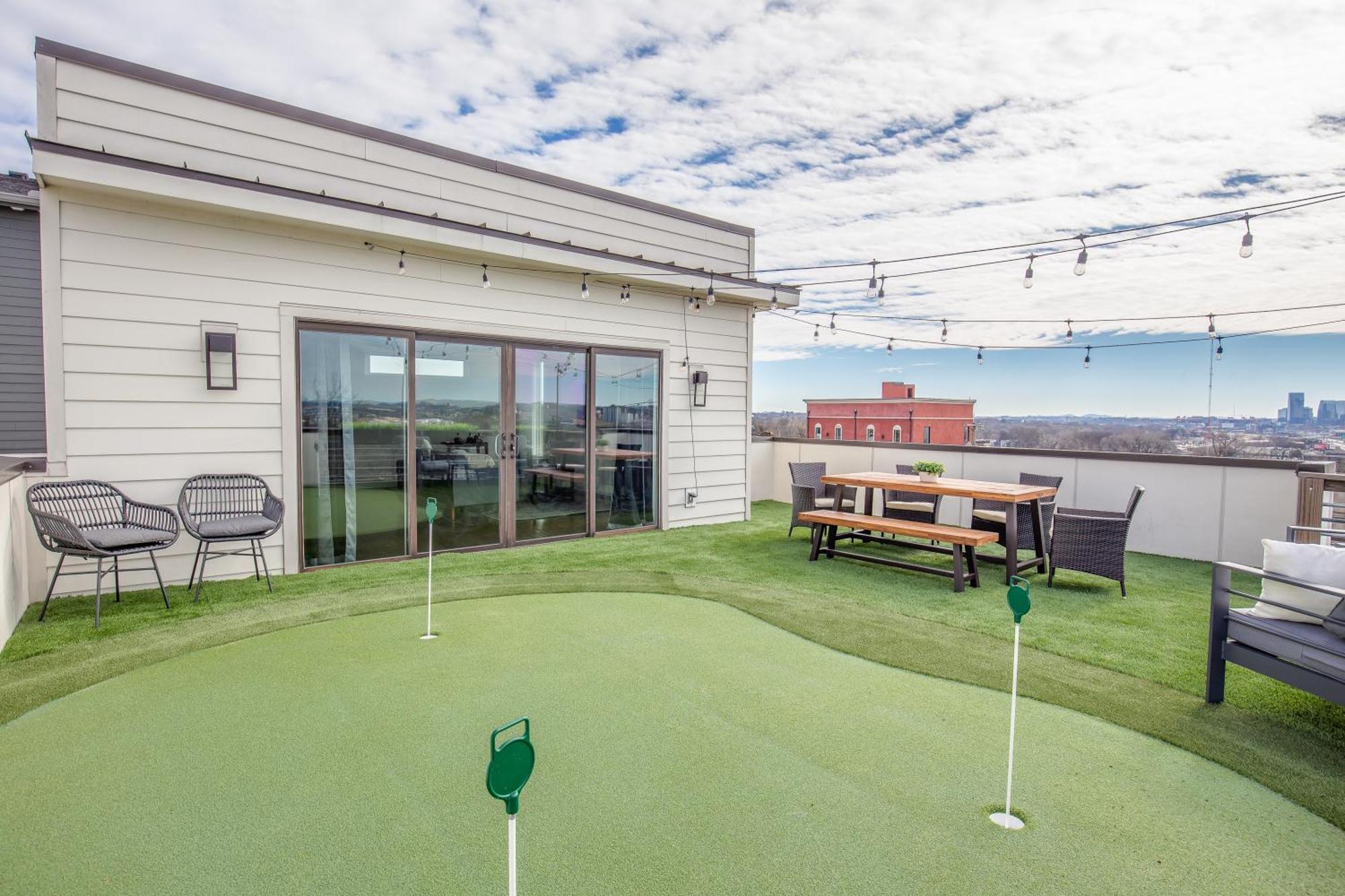 Whiskey House With Rooftop Golf, City Views! 8Min To Downtown! Sleeps 9! Nashville Dış mekan fotoğraf
