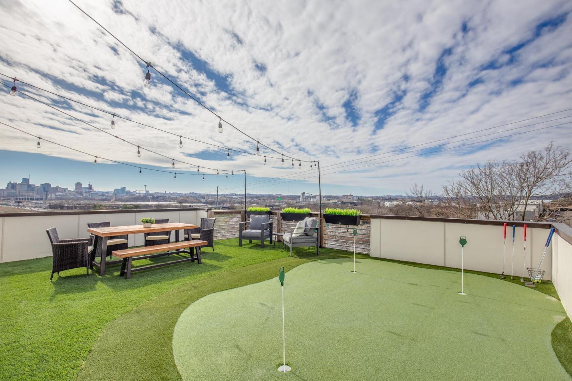 Whiskey House With Rooftop Golf, City Views! 8Min To Downtown! Sleeps 9! Nashville Dış mekan fotoğraf