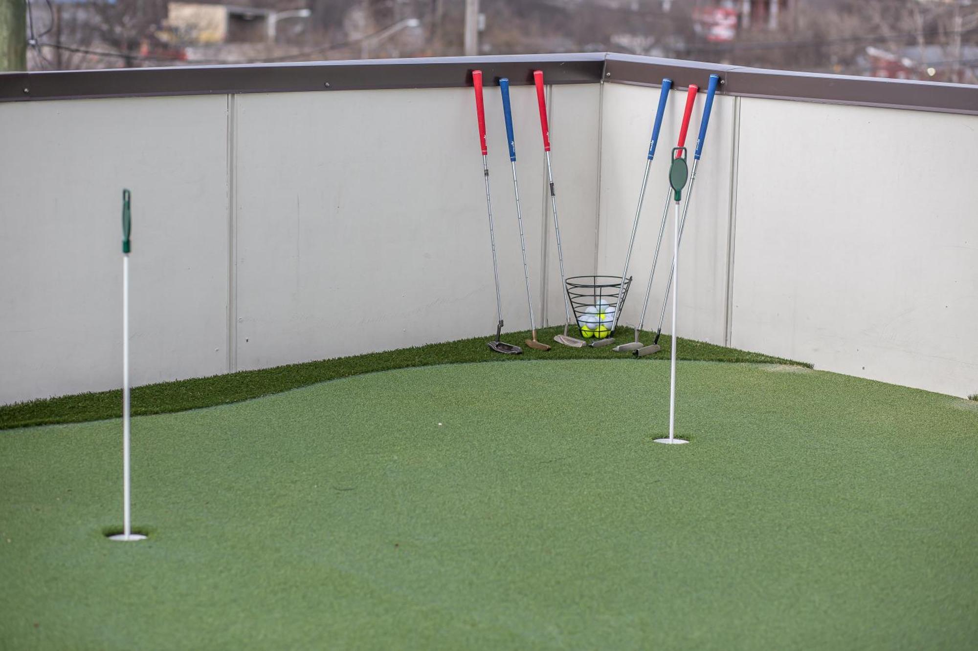 Whiskey House With Rooftop Golf, City Views! 8Min To Downtown! Sleeps 9! Nashville Dış mekan fotoğraf