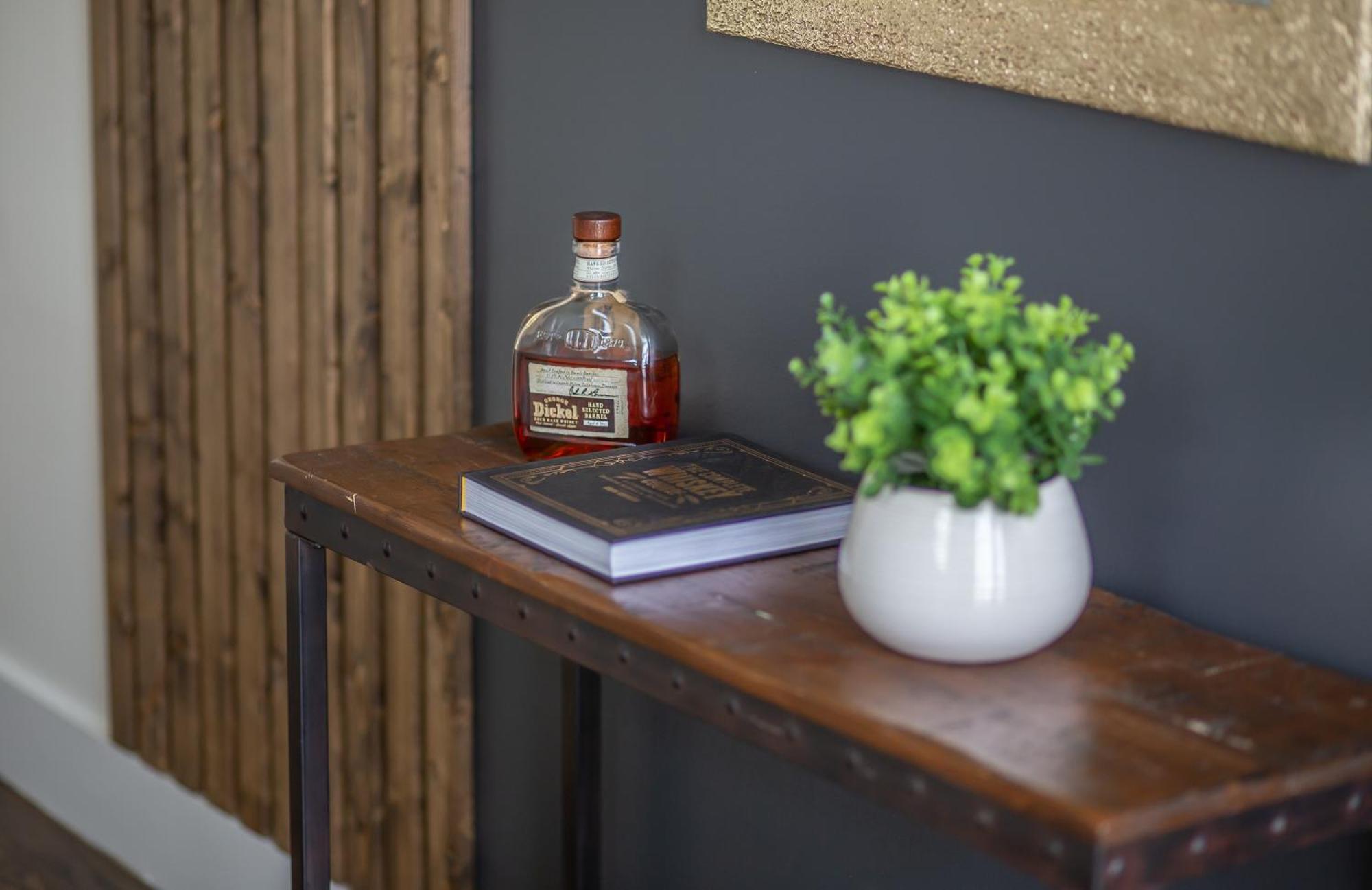 Whiskey House With Rooftop Golf, City Views! 8Min To Downtown! Sleeps 9! Nashville Dış mekan fotoğraf